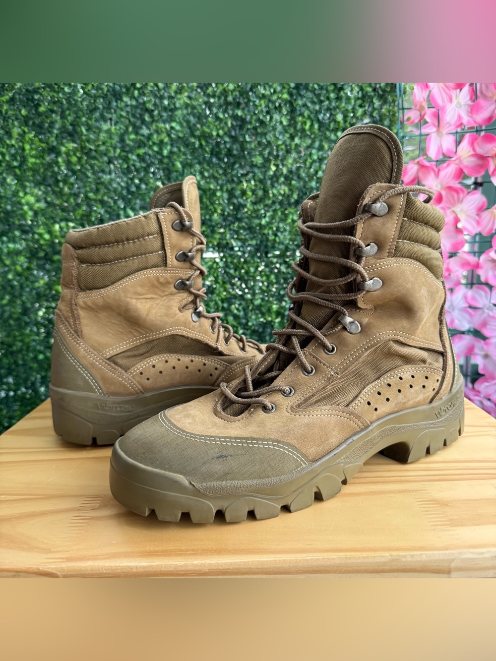 Bates US Army Combat Boots Men’s 9.5R Tan Suede Vibram Tactical Military USA